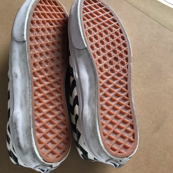 Vans classic slip ons black and white worn once - Picture 4 of 5
